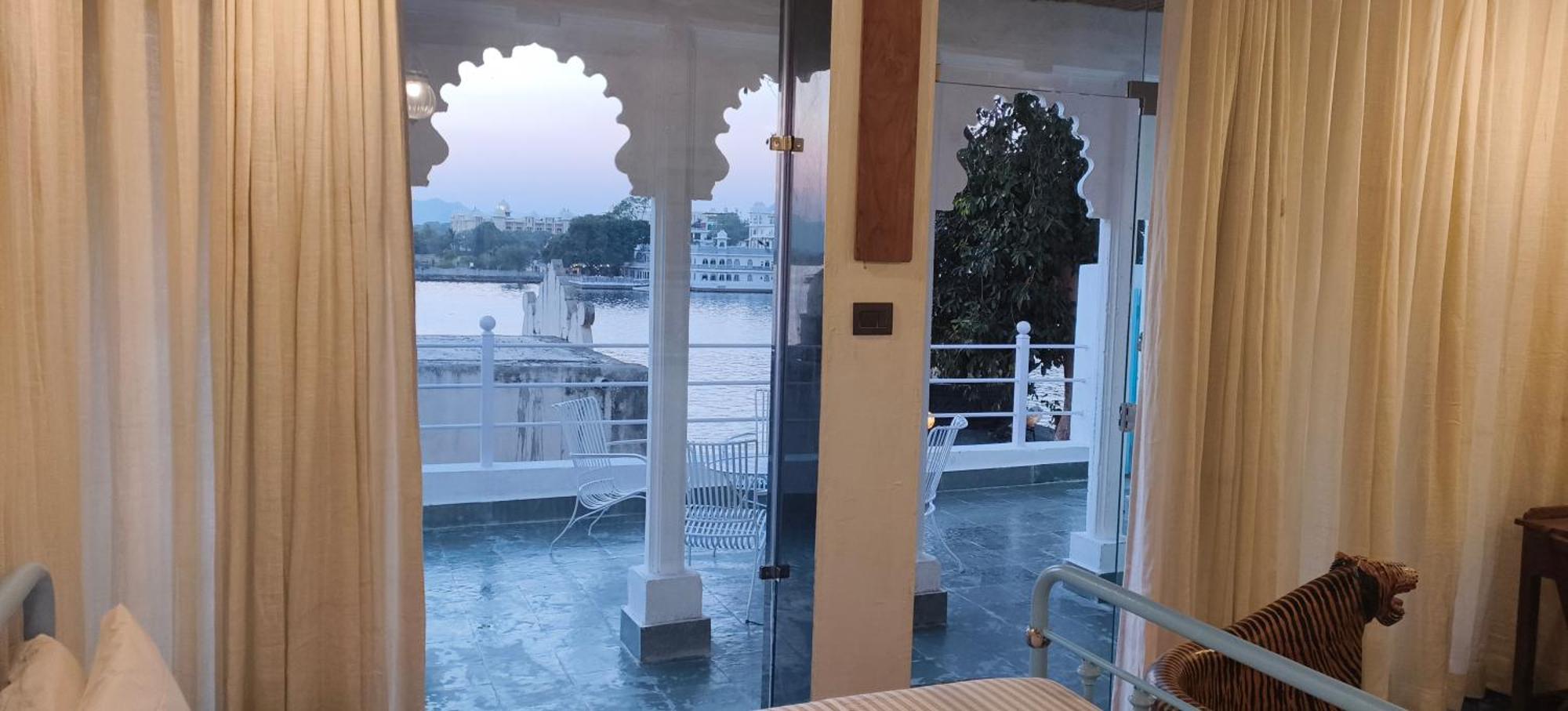 Paddy'S Loft The Lake View Hostel Udaipur Eksteriør bilde