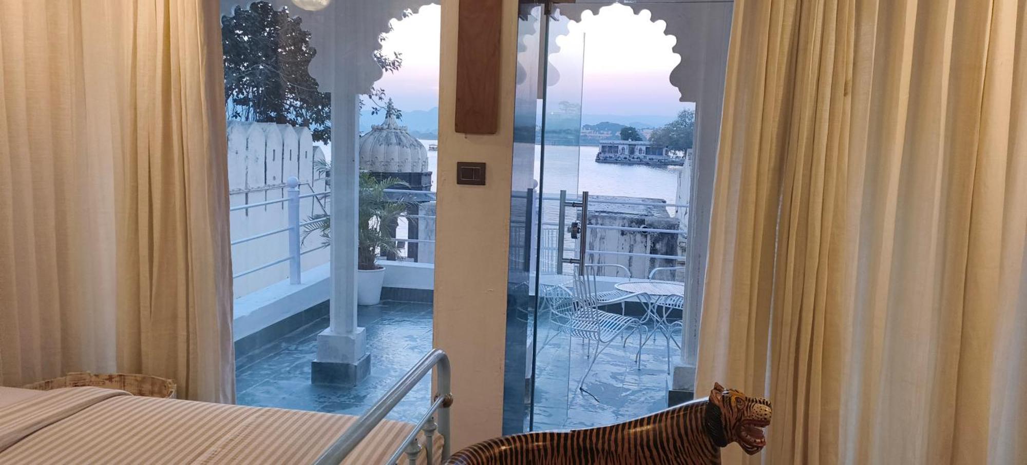 Paddy'S Loft The Lake View Hostel Udaipur Eksteriør bilde